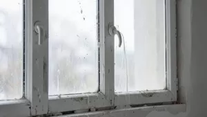 Czym wyczyścić okna po tynkowaniu