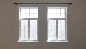 Dwa okna obok siebie jaki karnisz