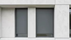 grafitowe okna w domu