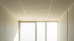 Jak układać płyty gk na suficie w stosunku do okna