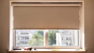 Jak zamontować roletę na okno nieotwierane