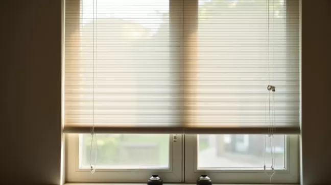 Jak zdjąć żaluzje z okna