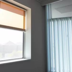 jakie rolety na okna nieotwierane