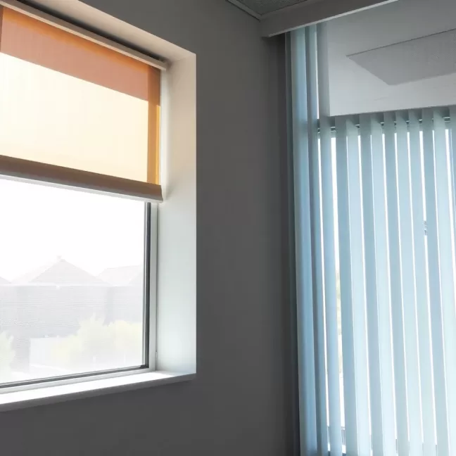 jakie rolety na okna nieotwierane