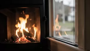 Odległość kominka od okna